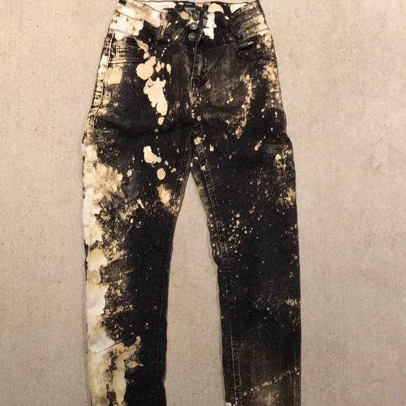 Custom-made items by aspiring artists - Picture 6 of 12